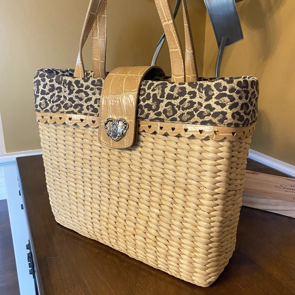 XOXO Straw Bag W/Leather Accent Heart Cutout Classic Trendy Travel BeachFun 12” - Picture 2 of 14